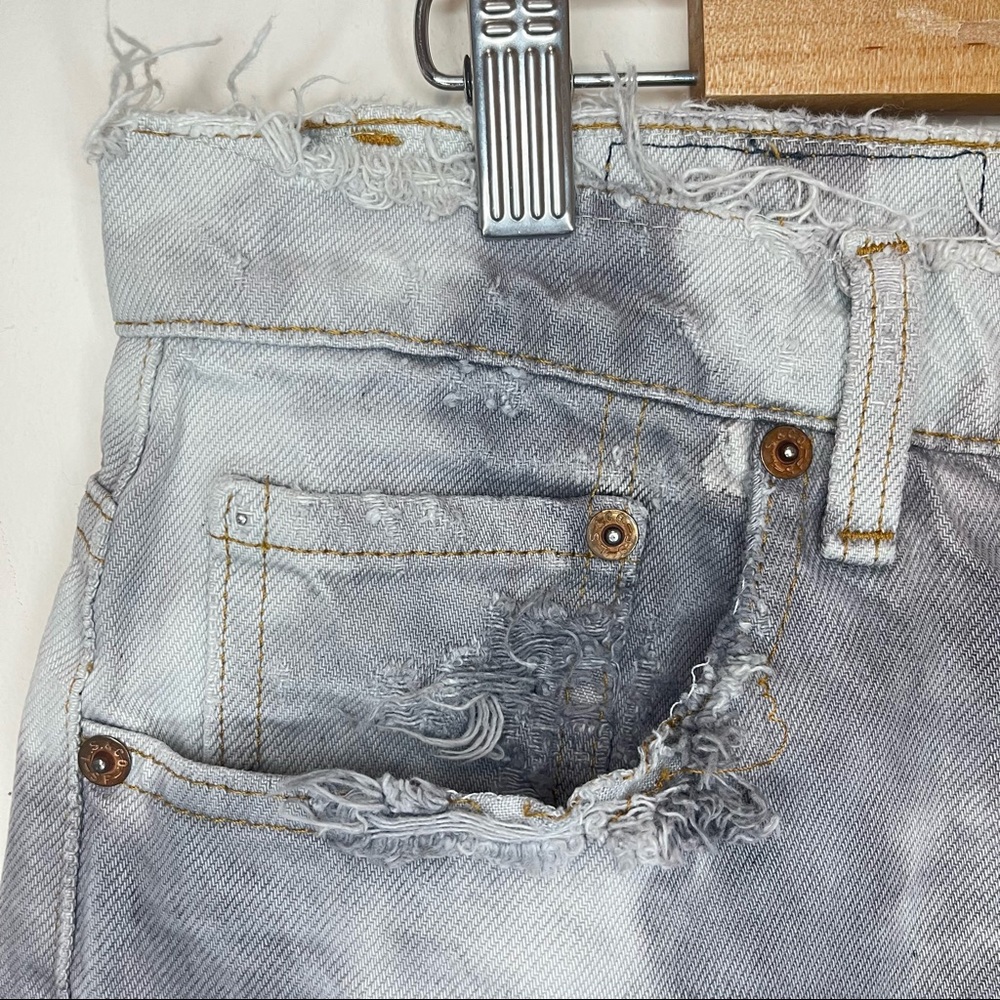 Levi’s Denim Cut Off Shorts Tie Dye Extreme Distressed Shorts Butt Rip 30 waist - Picture 6 of 12